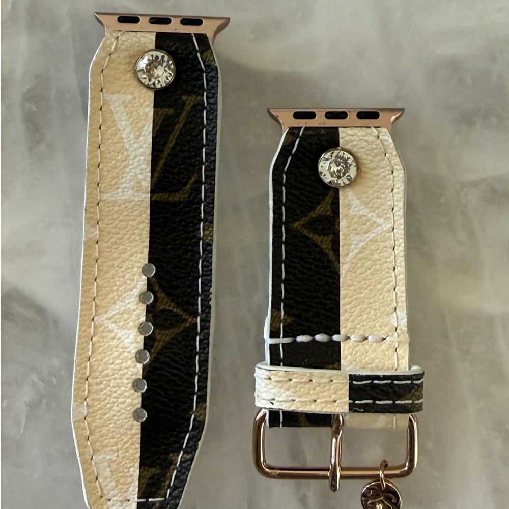 Super Rare Spark*l Louis Vuitton Rayures Apple Watch Band - Size 2 - Picture 3 of 4